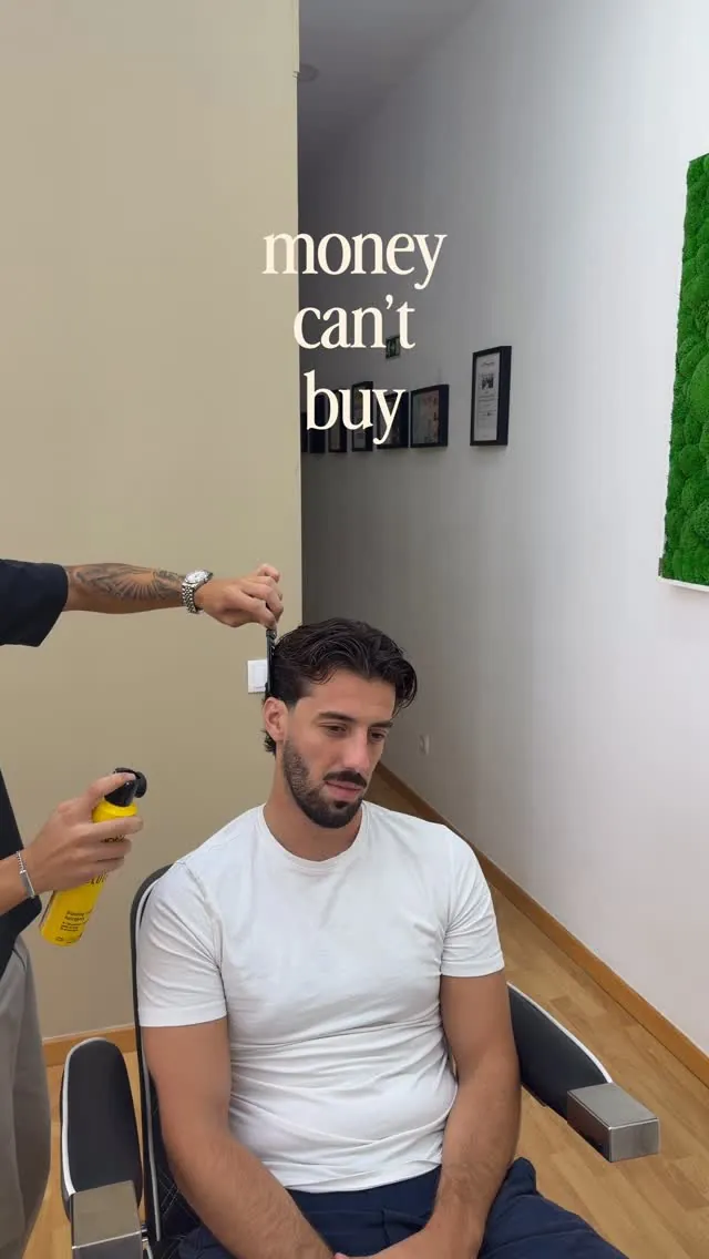 Reel de 14 de setembro: Book your haircut in my bio